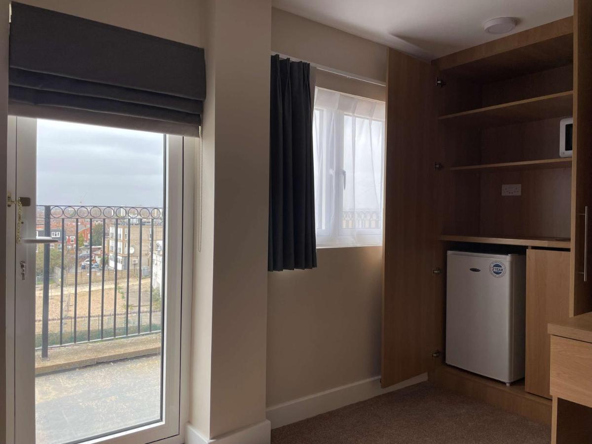 Best Western Northfields Ealing Hotel Лондон Екстер'єр фото