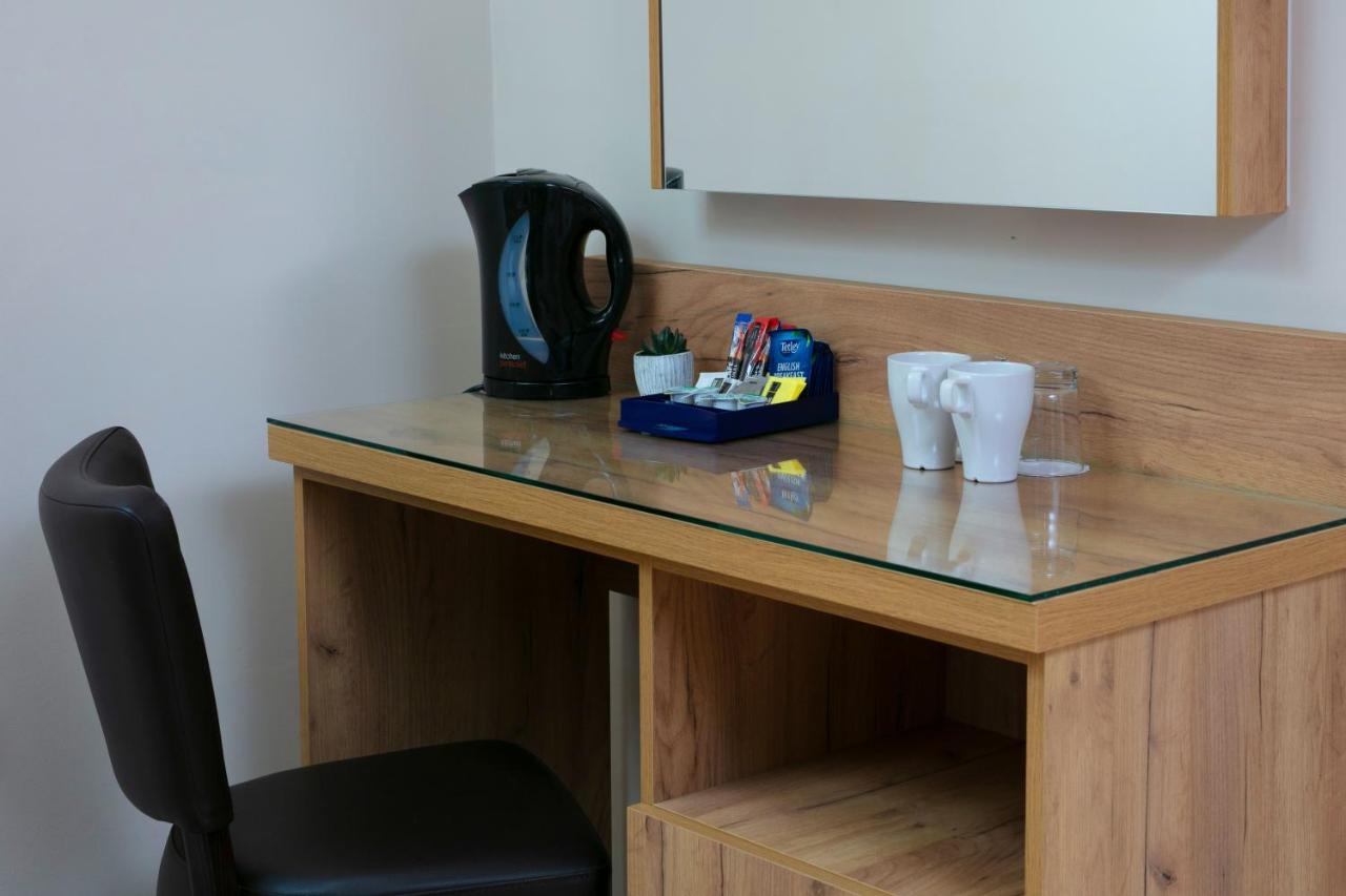 Best Western Northfields Ealing Hotel Лондон Екстер'єр фото